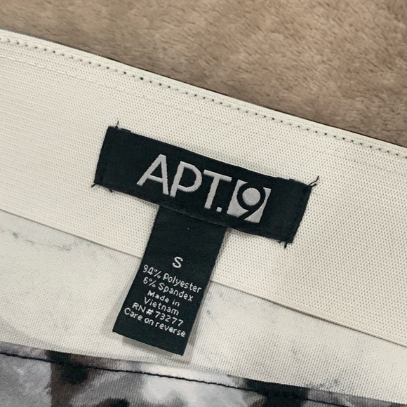 Black and White Skirt - Picture 2 of 2